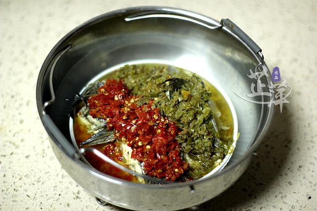 絕味雙椒蒸鱸魚的做法-香辣味蒸菜譜-易網健康養生網 絕味雙椒蒸鱸魚的做法-香辣味蒸菜譜