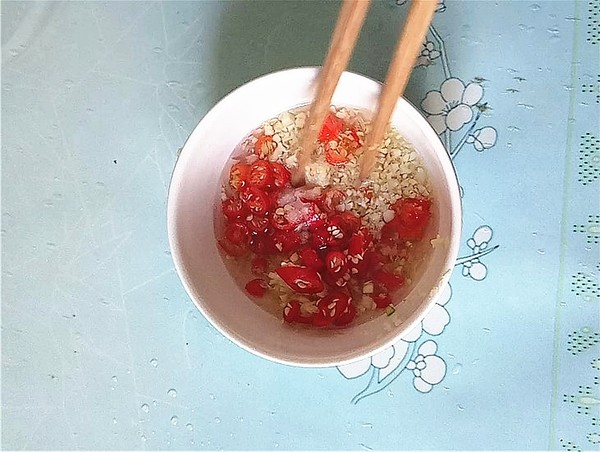 酸辣魔芋結(jié)的做法-酸辣味拌菜譜