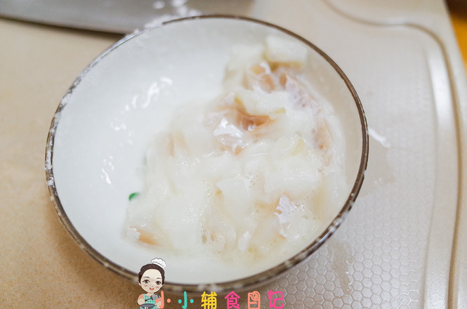 12個(gè)月以上香腸鱈魚炒蛋粒粒面的做法-家常味蒸菜譜