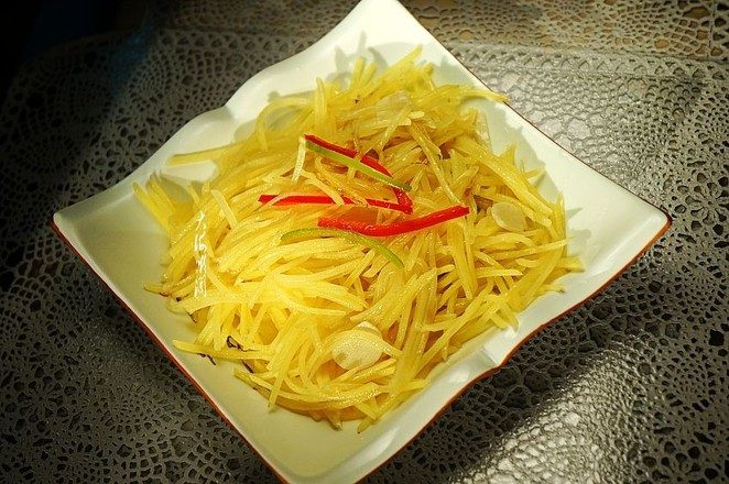 爆炒土豆絲的做法-家常味炒菜譜-易網健康養生網 爆炒土豆絲的做法-家常味炒菜譜