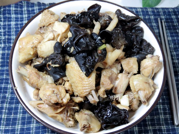 雞肉炒木耳的做法-家常味炒菜譜-易網(wǎng)健康養(yǎng)生網(wǎng) 雞肉炒木耳的做法-家常味炒菜譜