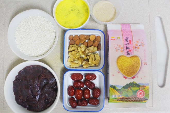 小米八寶飯的做法-甜味蒸菜譜-易網(wǎng)<a href=http://www.fnaogov.cn/ target=_blank class=infotextkey>健康養(yǎng)生</a>網(wǎng) 小米八寶飯的做法-甜味蒸菜譜