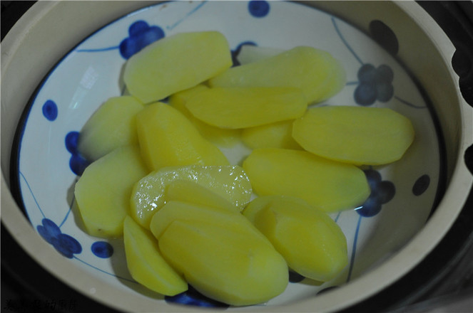 醬香水晶土豆丸子的做法-家常味燒菜譜-易網<a href=http://www.fnaogov.cn/ target=_blank class=infotextkey>健康養生</a>網 醬香水晶土豆丸子的做法-家常味燒菜譜