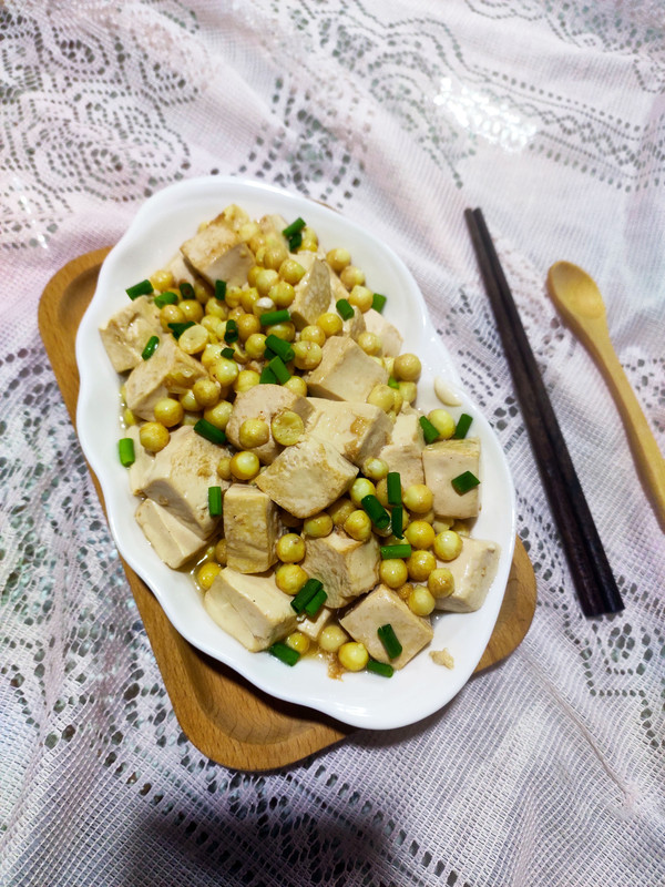 雞頭米燒豆腐的做法-家常味炒菜譜-易網健康養生網 雞頭米燒豆腐的做法-家常味炒菜譜