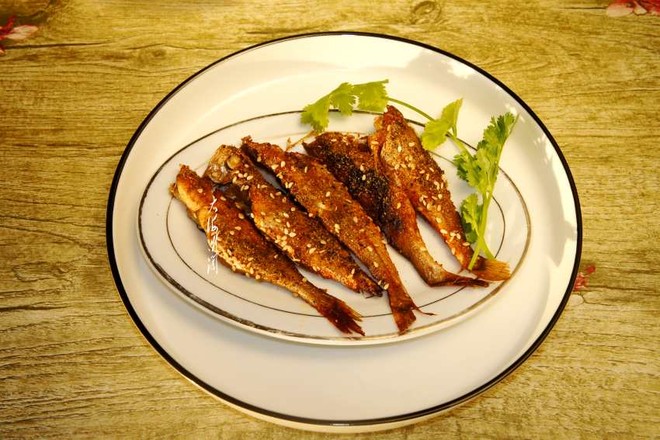 香煎小黃花魚的做法-香辣味煎菜譜-易網健康養生網 香煎小黃花魚的做法-香辣味煎菜譜