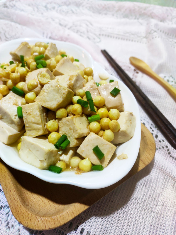 雞頭米燒豆腐的做法-家常味炒菜譜-易網健康養生網 雞頭米燒豆腐的做法-家常味炒菜譜