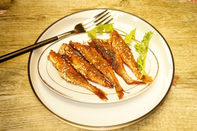 香煎小黃花魚的做法-香辣味煎菜譜-易網健康養生網 香煎小黃花魚的做法-香辣味煎菜譜
