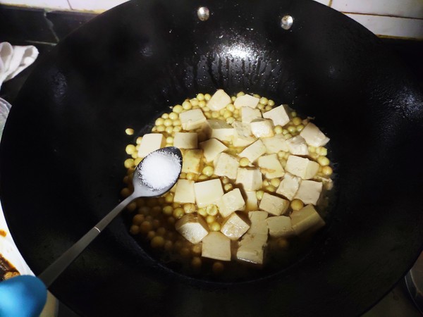 雞頭米燒豆腐的做法-家常味炒菜譜