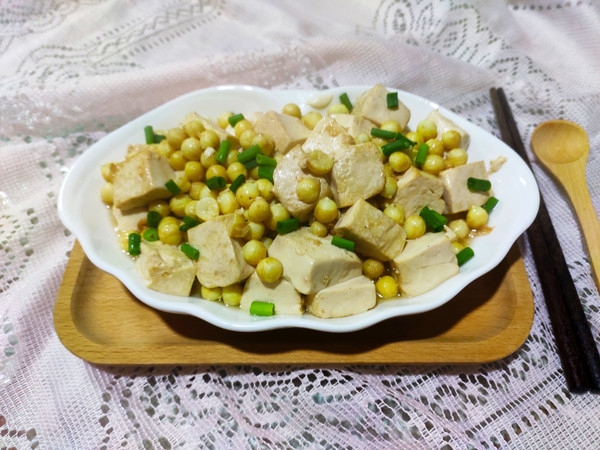 雞頭米燒豆腐的做法-家常味炒菜譜-易網健康養生網 雞頭米燒豆腐的做法-家常味炒菜譜