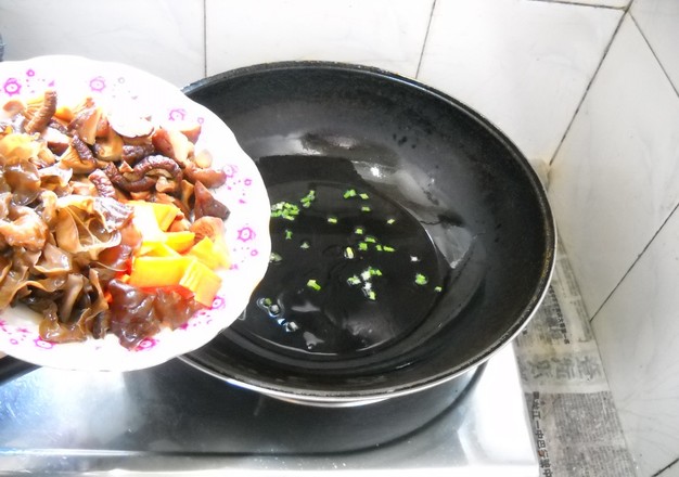 黃陂三鮮之菌菇燴三鮮的做法-家常味燴菜譜-易網健康養生網 黃陂三鮮之菌菇燴三鮮的做法-家常味燴菜譜