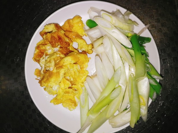 蔥香木耳雞蛋的做法-家常味炒菜譜