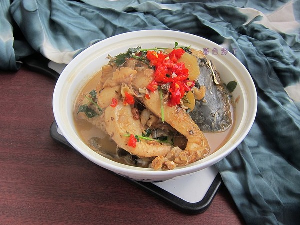 年夜飯一道紅燒魚(yú)的做法-家常味燉菜譜-易網(wǎng)健康養(yǎng)生網(wǎng) 年夜飯一道紅燒魚(yú)的做法-家常味燉菜譜