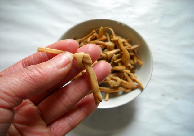 黃陂三鮮之菌菇燴三鮮的做法-家常味燴菜譜-易網健康養生網 黃陂三鮮之菌菇燴三鮮的做法-家常味燴菜譜