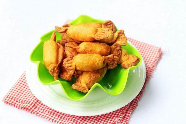 香腸糖果的做法-家常味炸菜譜