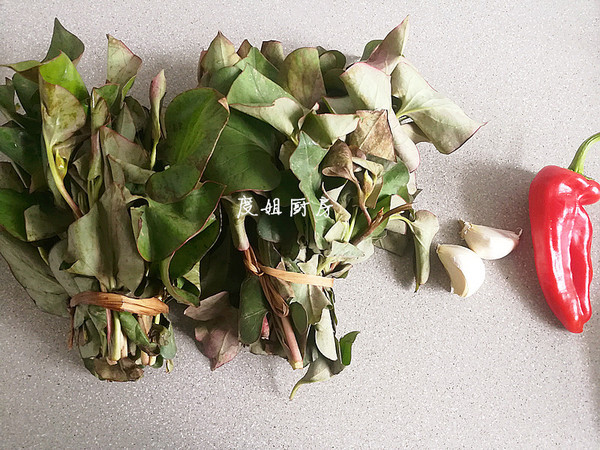 涼拌魚腥草的做法-家常味拌菜譜-易網(wǎng)<a href=http://www.fnaogov.cn/ target=_blank class=infotextkey>健康養(yǎng)生</a>網(wǎng) 涼拌魚腥草的做法-家常味拌菜譜