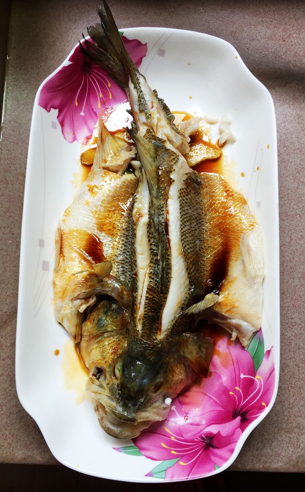 蔥香鱸魚的做法-家常味蒸菜譜-易網(wǎng)健康養(yǎng)生網(wǎng) 蔥香鱸魚的做法-家常味蒸菜譜