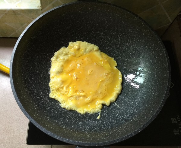 芹菜黑木耳炒雞蛋的做法-家常味炒菜譜-易網健康養生網 芹菜黑木耳炒雞蛋的做法-家常味炒菜譜