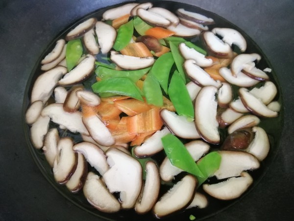香菇炒荷蘭豆的做法-家常味炒菜譜-易網健康養生網 香菇炒荷蘭豆的做法-家常味炒菜譜