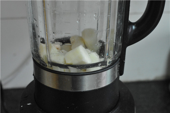 黑豆糕的做法-甜味蒸菜譜-易網<a href=http://www.fnaogov.cn/ target=_blank class=infotextkey>健康養生</a>網 黑豆糕的做法-甜味蒸菜譜