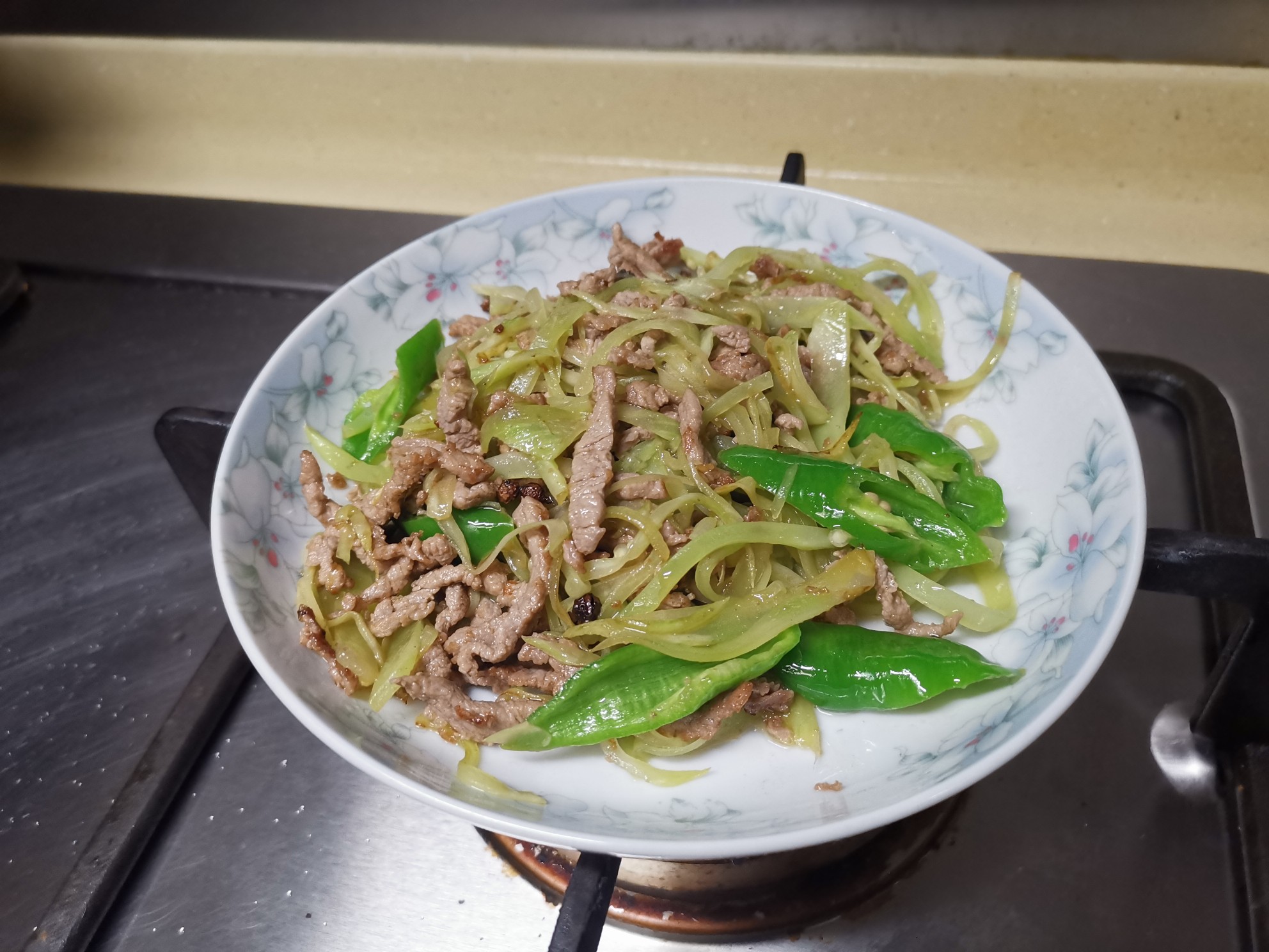 青椒青筍炒肉絲的做法-家常味炒菜譜-易網健康養生網 青椒青筍炒肉絲的做法-家常味炒菜譜
