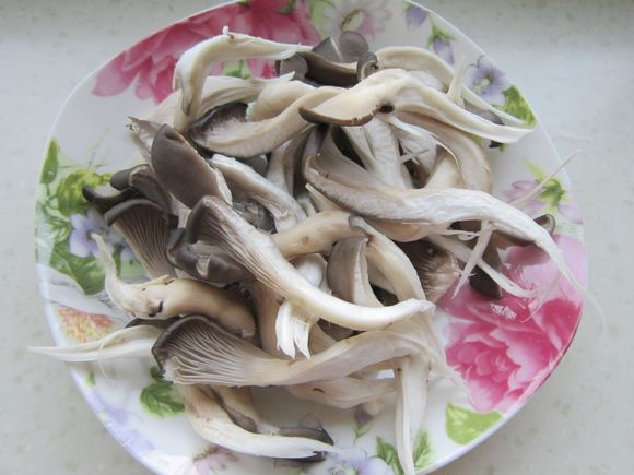 蘑菇燉鯉魚的做法-家常味燉菜譜-易網健康養生網 蘑菇燉鯉魚的做法-家常味燉菜譜