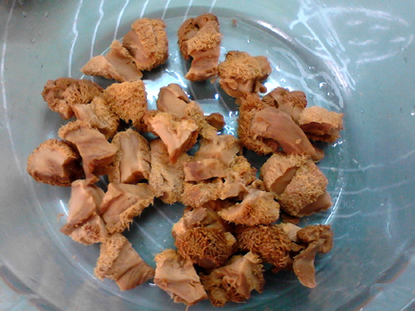 參芪猴菇燉雞的做法-咸鮮味燉菜譜-易網(wǎng)健康養(yǎng)生網(wǎng) 參芪猴菇燉雞的做法-咸鮮味燉菜譜