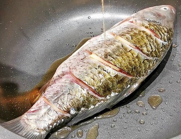 清蒸鯉魚的做法-咸鮮味蒸菜譜-易網(wǎng)健康養(yǎng)生網(wǎng) 清蒸鯉魚的做法-咸鮮味蒸菜譜