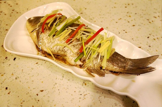 清蒸鯉魚的做法-咸鮮味蒸菜譜-易網(wǎng)健康養(yǎng)生網(wǎng) 清蒸鯉魚的做法-咸鮮味蒸菜譜