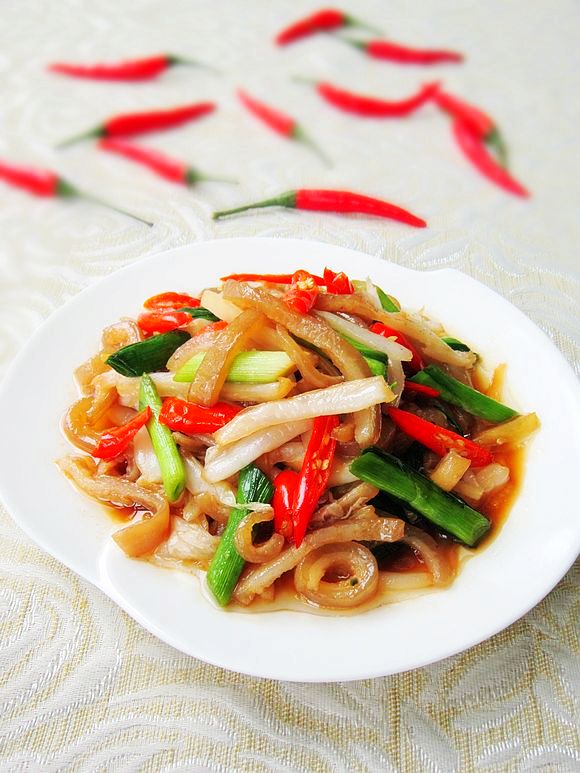 酸菜炒肉皮的做法-酸辣味炒菜譜-易網健康養生網 酸菜炒肉皮的做法-酸辣味炒菜譜