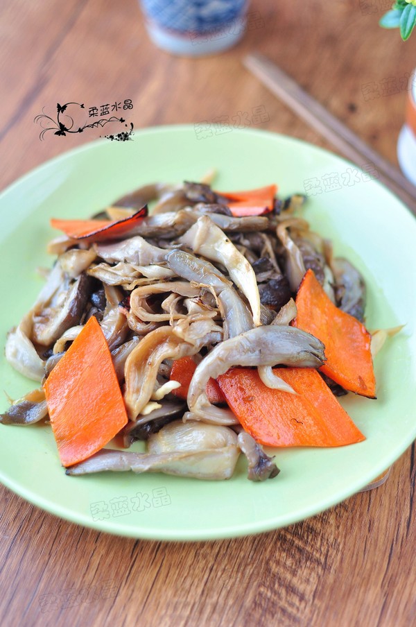 胡蘿卜炒平菇的做法-家常味炒菜譜-易網(wǎng)健康養(yǎng)生網(wǎng) 胡蘿卜炒平菇的做法-家常味炒菜譜