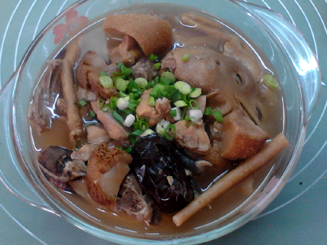 參芪猴菇燉雞的做法-咸鮮味燉菜譜-易網(wǎng)健康養(yǎng)生網(wǎng) 參芪猴菇燉雞的做法-咸鮮味燉菜譜