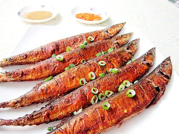 孜然烤秋刀魚的做法-家常味烤菜譜-易網(wǎng)健康養(yǎng)生網(wǎng) 孜然烤秋刀魚的做法-家常味烤菜譜
