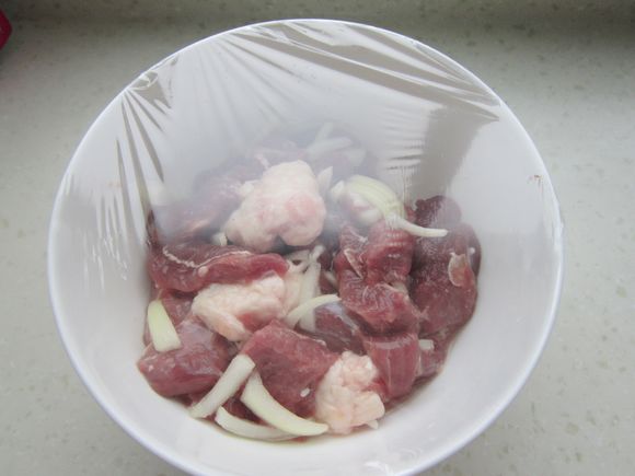 烤羊肉串的做法-香辣味烤菜譜-易網健康養生網 烤羊肉串的做法-香辣味烤菜譜