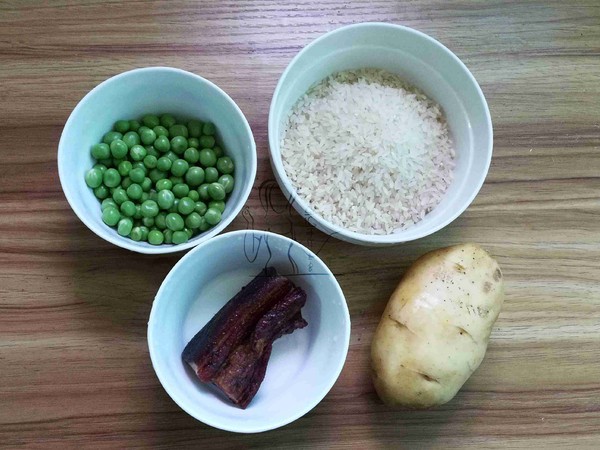 臘肉土豆燜飯的做法-家常味燜菜譜