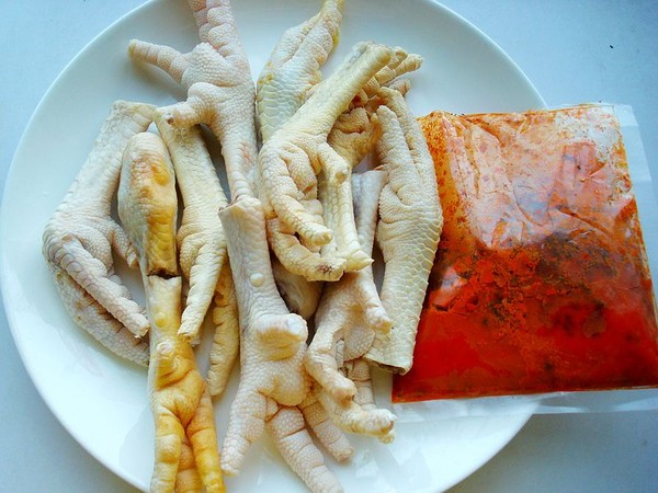 電飯煲燜雞爪的做法-麻辣味燜菜譜-易網<a href=http://www.fnaogov.cn/ target=_blank class=infotextkey>健康養生</a>網 電飯煲燜雞爪的做法-麻辣味燜菜譜