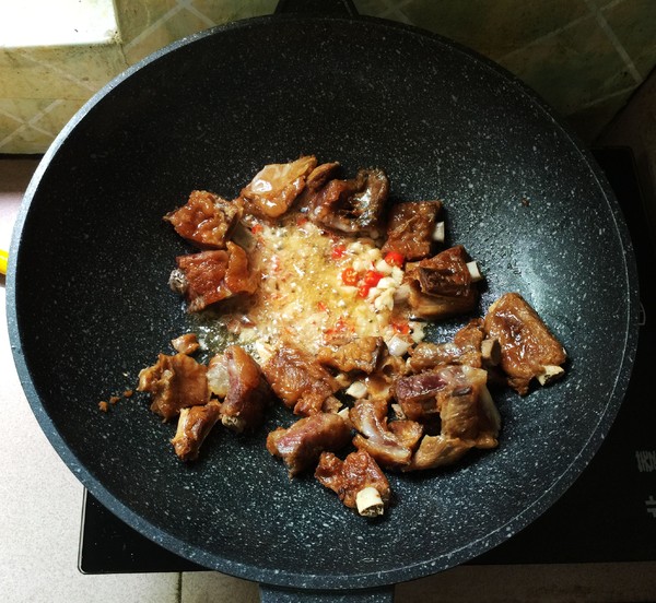 香辣臘排骨的做法-香辣味炒菜譜