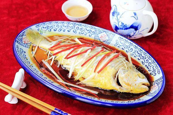 蔥油黃花魚的做法-家常味蒸菜譜