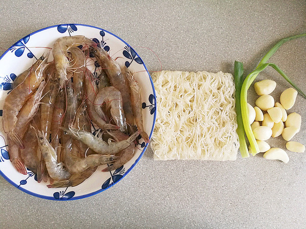 蒜蓉米粉蒸蝦的做法-家常味蒸菜譜-易網(wǎng)<a href=http://www.fnaogov.cn/ target=_blank class=infotextkey>健康養(yǎng)生</a>網(wǎng) 蒜蓉米粉蒸蝦的做法-家常味蒸菜譜