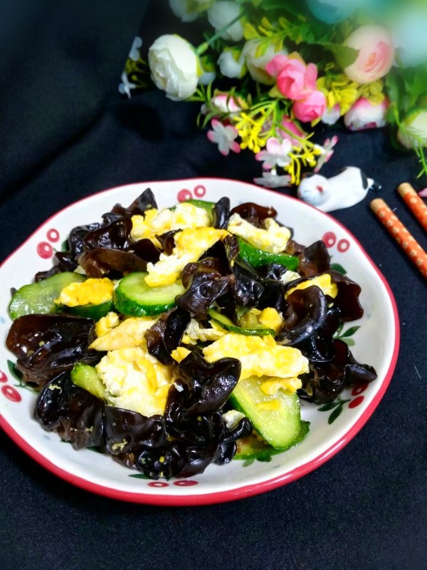 黃瓜木耳炒雞蛋的做法-家常味炒菜譜-易網(wǎng)健康養(yǎng)生網(wǎng) 黃瓜木耳炒雞蛋的做法-家常味炒菜譜