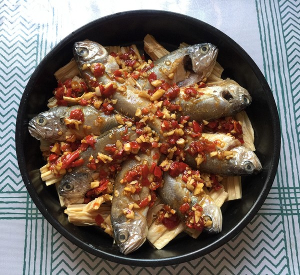 腐竹蒸小黃魚的做法-香辣味蒸菜譜-易網(wǎng)健康養(yǎng)生網(wǎng) 腐竹蒸小黃魚的做法-香辣味蒸菜譜