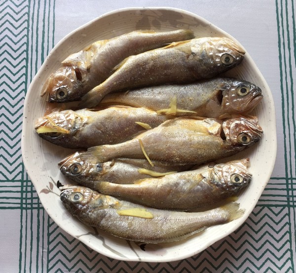 腐竹蒸小黃魚的做法-香辣味蒸菜譜-易網(wǎng)健康養(yǎng)生網(wǎng) 腐竹蒸小黃魚的做法-香辣味蒸菜譜