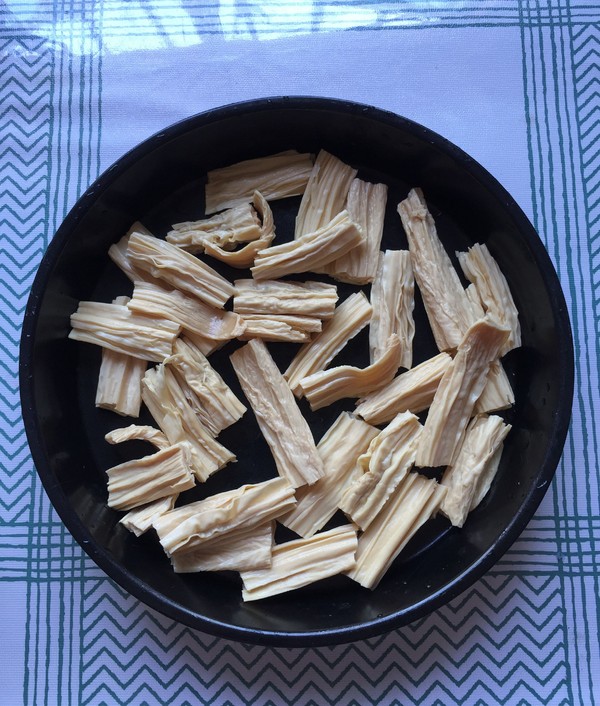 腐竹蒸小黃魚的做法-香辣味蒸菜譜-易網(wǎng)健康養(yǎng)生網(wǎng) 腐竹蒸小黃魚的做法-香辣味蒸菜譜