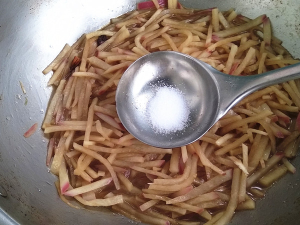 素菜葷做，肉味燒蘿卜的做法-家常味燒菜譜