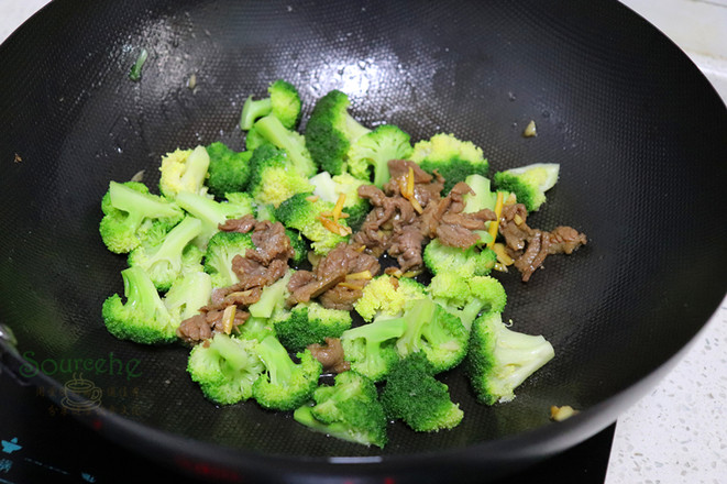 牛肉炒西蘭花的做法-家常味炒菜譜
