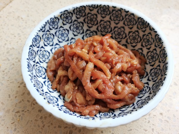 洋蔥炒肉絲的做法-家常味炒菜譜-易網(wǎng)<a href=http://www.fnaogov.cn/ target=_blank class=infotextkey>健康養(yǎng)生</a>網(wǎng) 洋蔥炒肉絲的做法-家常味炒菜譜