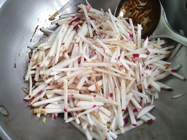 素菜葷做，肉味燒蘿卜的做法-家常味燒菜譜