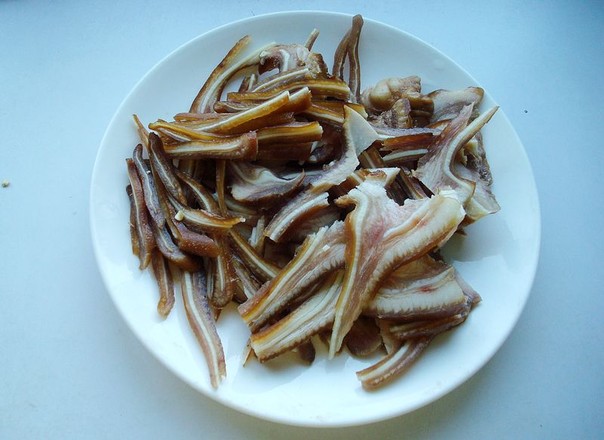 蒜苗炒豬耳朵的做法-蒜香味炒菜譜-易網健康養生網 蒜苗炒豬耳朵的做法-蒜香味炒菜譜