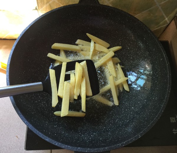 干鍋土豆蝦的做法-香辣味炒菜譜-易網(wǎng)健康養(yǎng)生網(wǎng) 干鍋土豆蝦的做法-香辣味炒菜譜