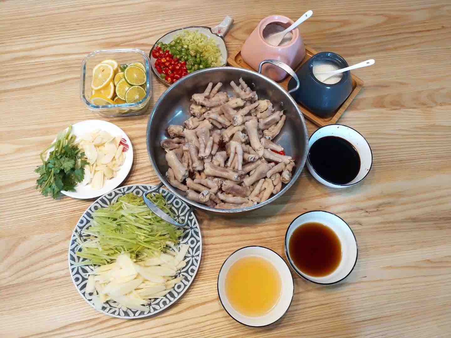 檸檬雞爪的做法-酸辣味泡菜譜-易網健康養生網 檸檬雞爪的做法-酸辣味泡菜譜