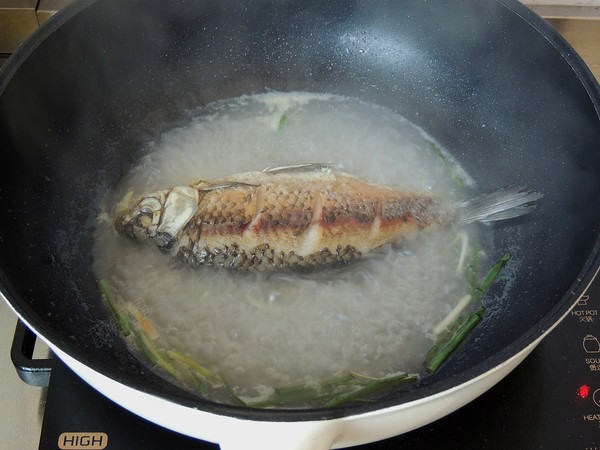 冬瓜鯽魚湯的做法-家常味煮菜譜-易網健康養(yǎng)生網 冬瓜鯽魚湯的做法-家常味煮菜譜